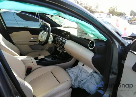 2019 Mercedes-Benz A 220 z USA, uszkodzony, nr VIN WDD3G4EB3KW015270